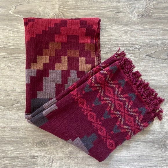 Red-tone Wool-like Scarf - Picture 2 of 3